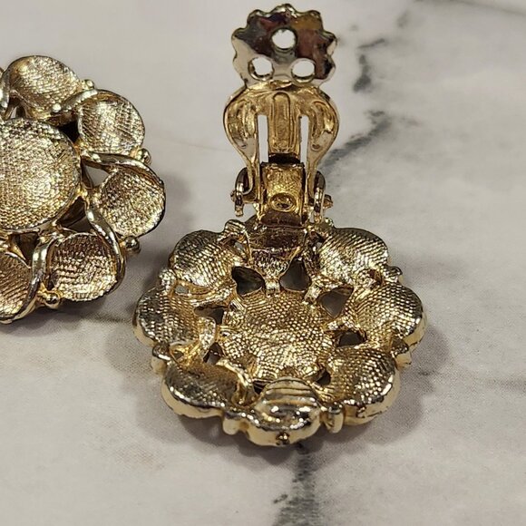 Vintage Gold-Tone Necklace & Clip-On Earrings Set Necklace has DAMAGE - Picture 6 of 13